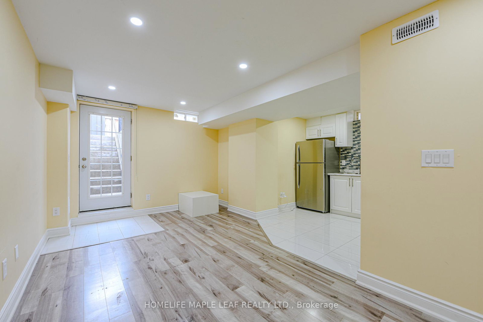 15-orangeblossom-trail-brampton-ontario-w12375272