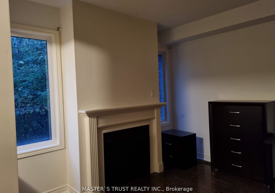 15-isaac-devins-boulevard-york-ontario-w12375651