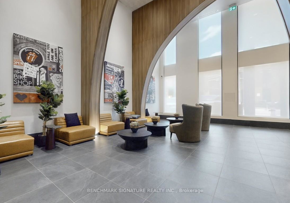 270-dufferin-street-toronto-ontario-w12375873