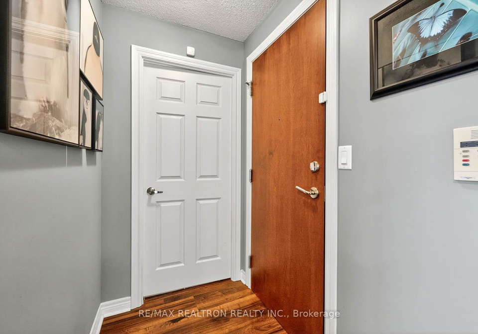 310-burnhamthorpe-road-w-mississauga-ontario-w12376353