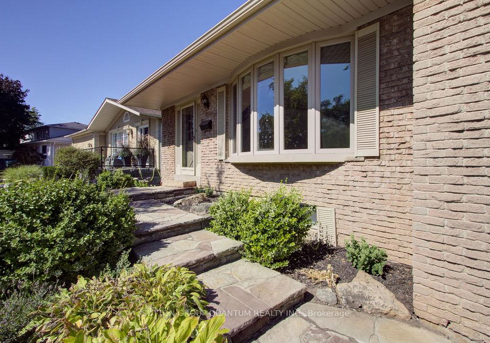 462-withnell-crescent-oakville-ontario-w12376391