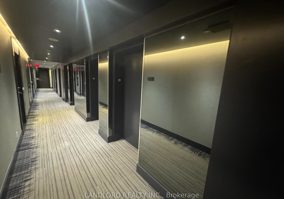 33-shore-breeze-drive-etobicoke-ontario-w12377026
