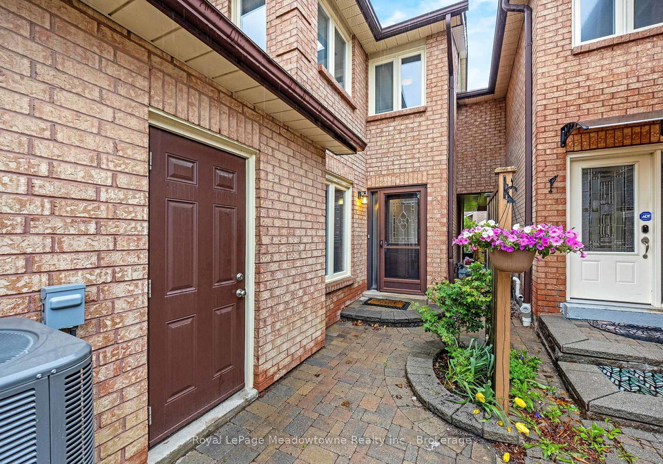 500-silverthorne-crescent-mississauga-ontario-w12377239