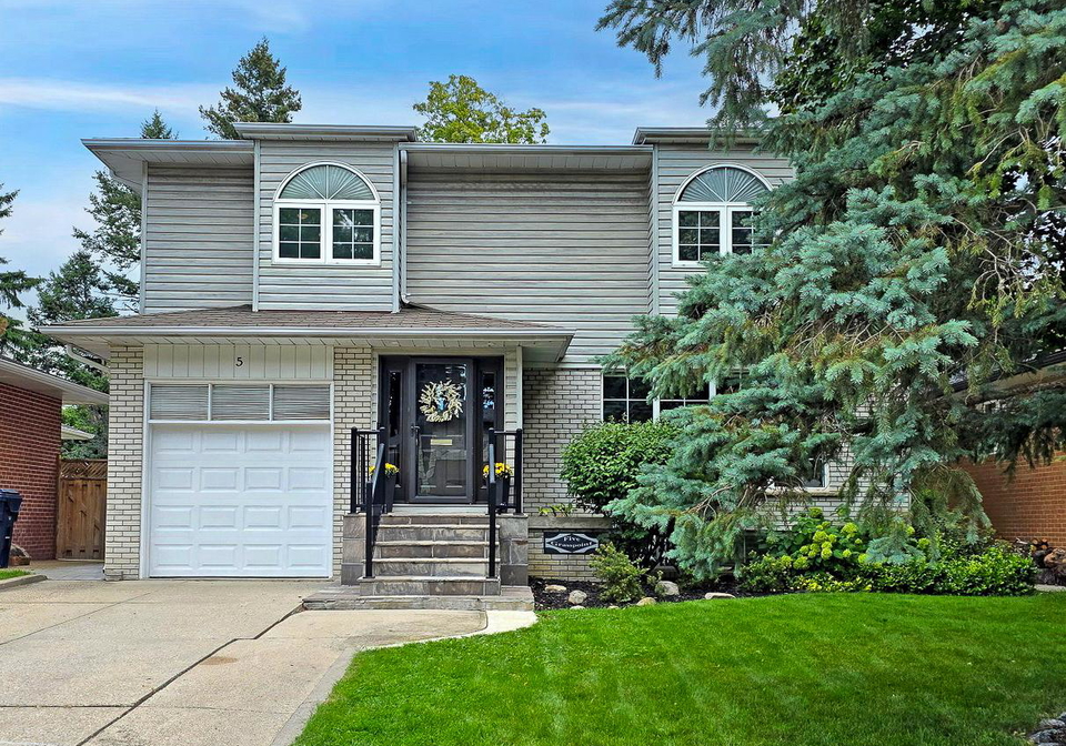 5-grasspoint-crescent-etobicoke-ontario-w12378075