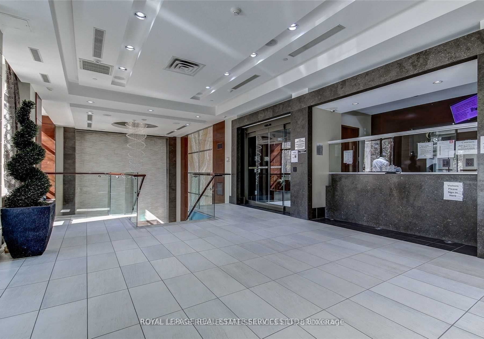 310-burnhamthorpe-road-w-mississauga-ontario-w12378240