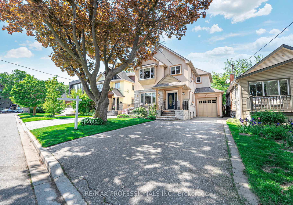 116-lake-shore-drive-etobicoke-ontario-w12378277