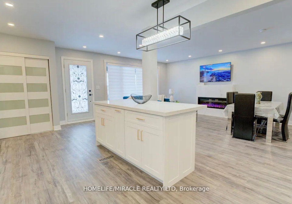85-silverstone-drive-etobicoke-ontario-w12378415