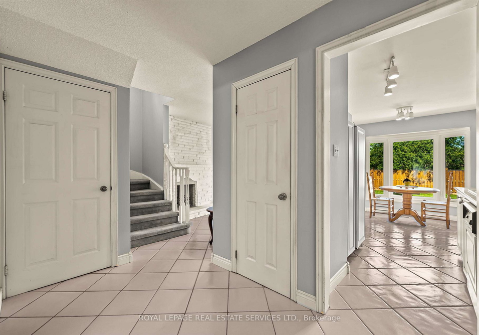 1529-greenbriar-drive-oakville-ontario-w12378729