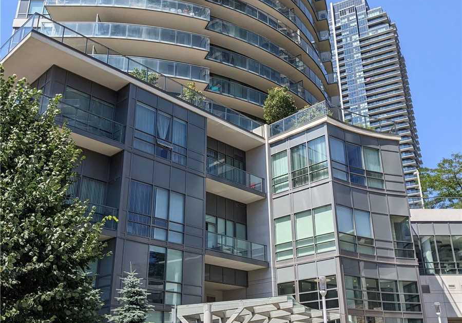 15-legion-road-etobicoke-ontario-w12379006