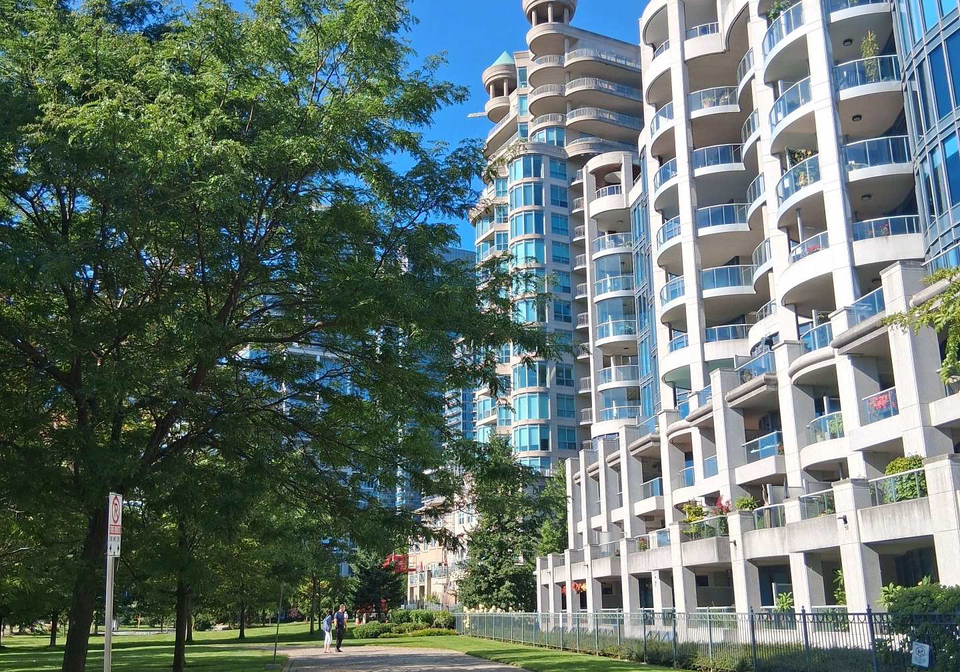 2111-lake-shore-boulevard-w-etobicoke-ontario-w12379307