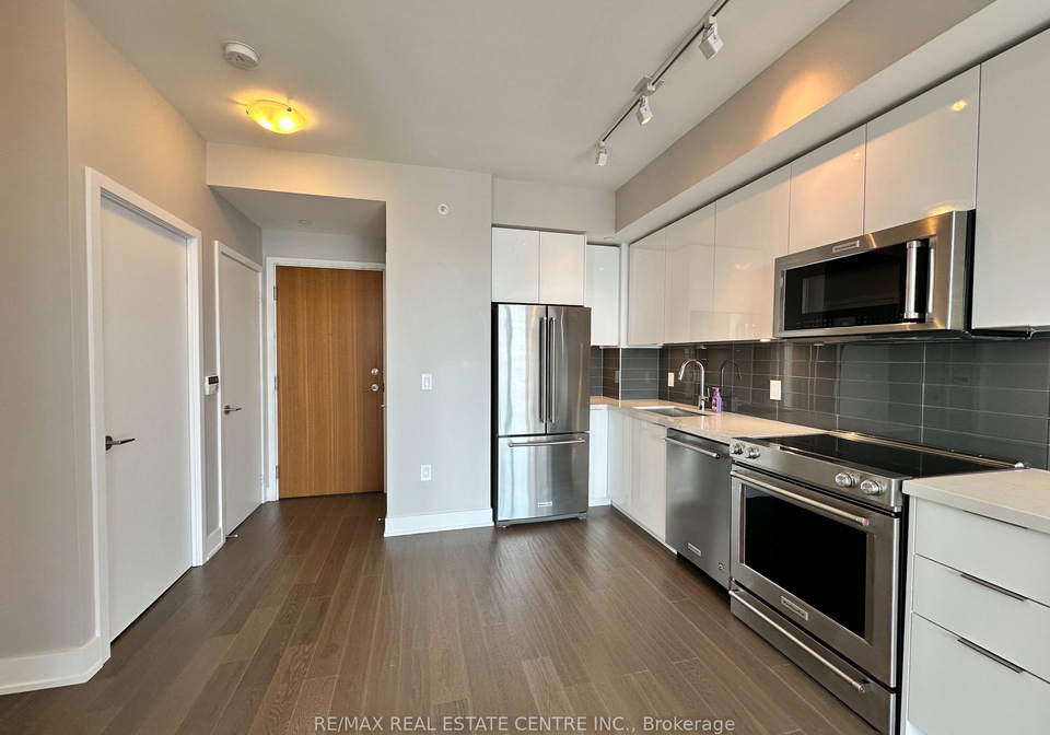 30-shore-breeze-drive-etobicoke-ontario-w12379612