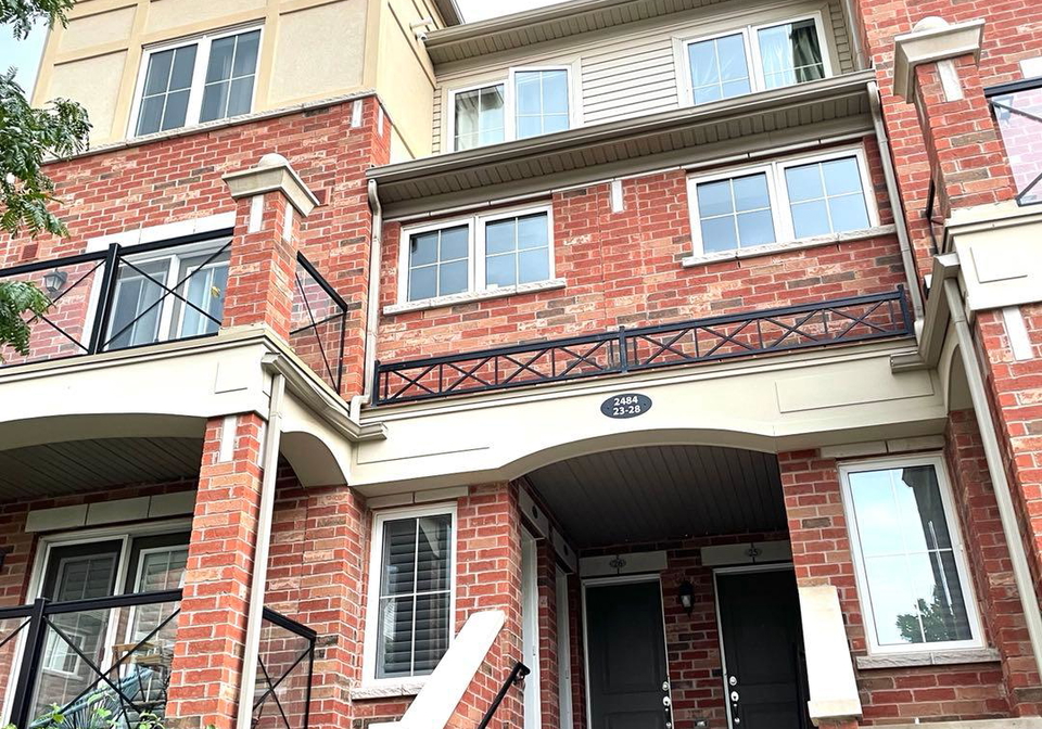 2484-post-road-oakville-ontario-w12379815