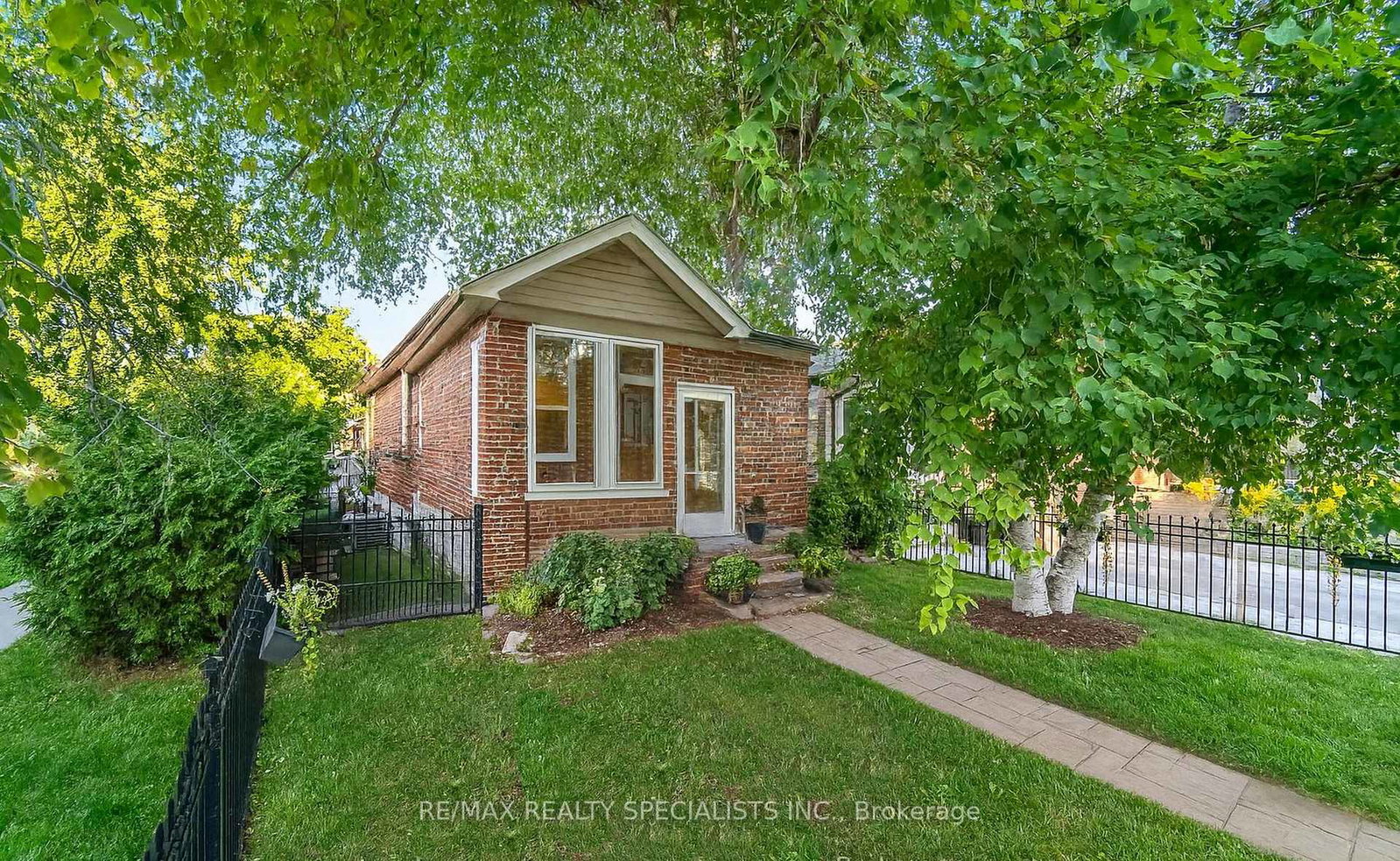 7-twenty-ninth-street-etobicoke-ontario-w12380223