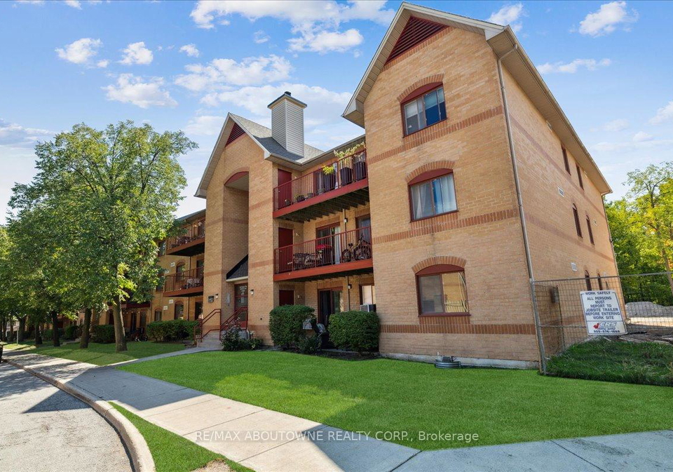 1492-pilgrims-way-oakville-ontario-w12380346