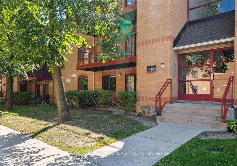 1492-pilgrims-way-oakville-ontario-w12380346
