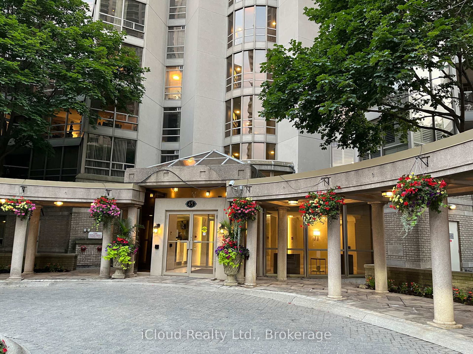 45-kingsbridge-garden-circle-mississauga-ontario-w12380980