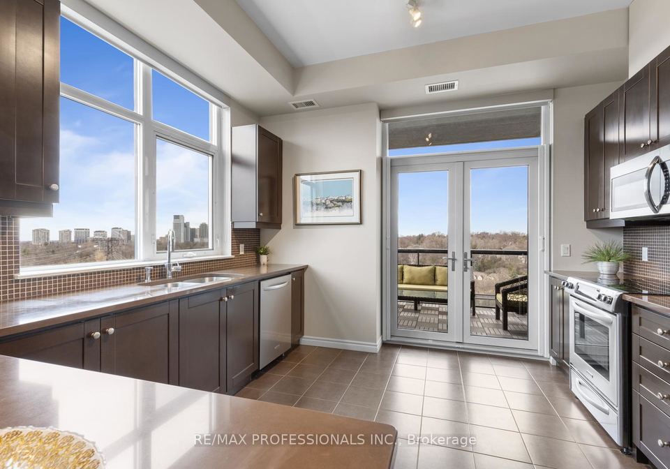 1135-royal-york-road-etobicoke-ontario-w12381968