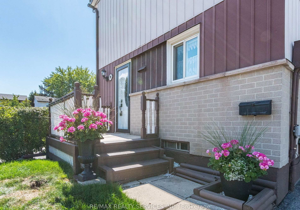 20-jasmine-square-brampton-ontario-w12383218