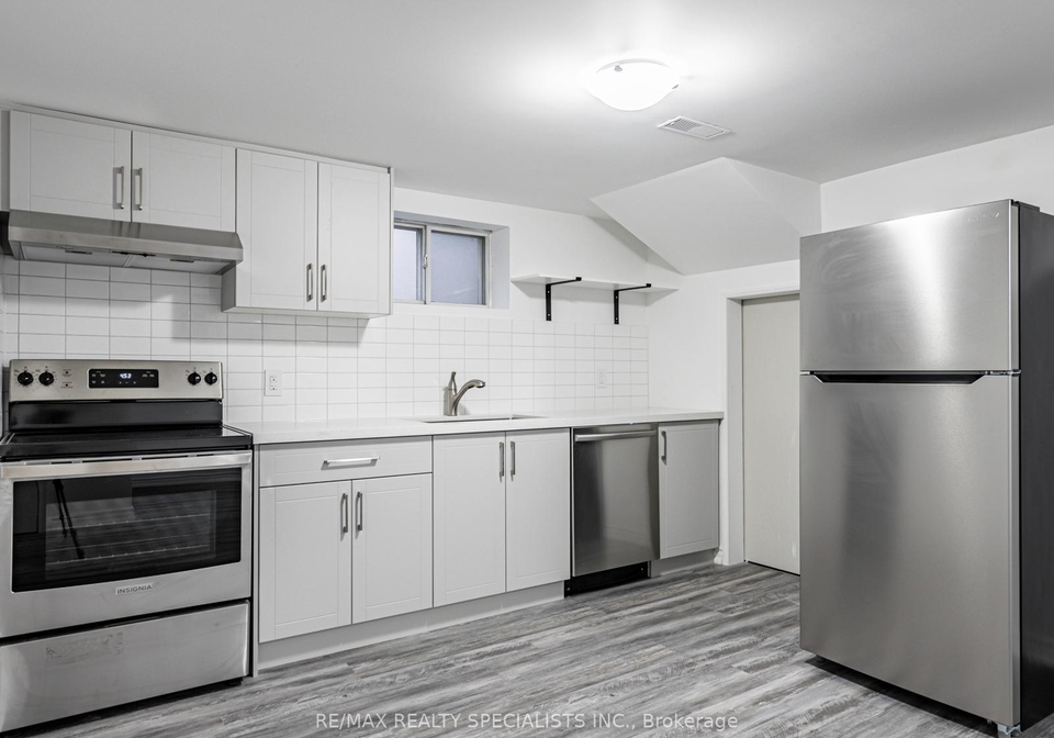 10-kentroyal-drive-etobicoke-ontario-w12383571