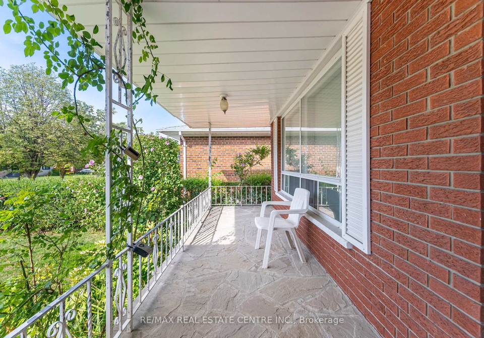 1048-melton-drive-mississauga-ontario-w12384147