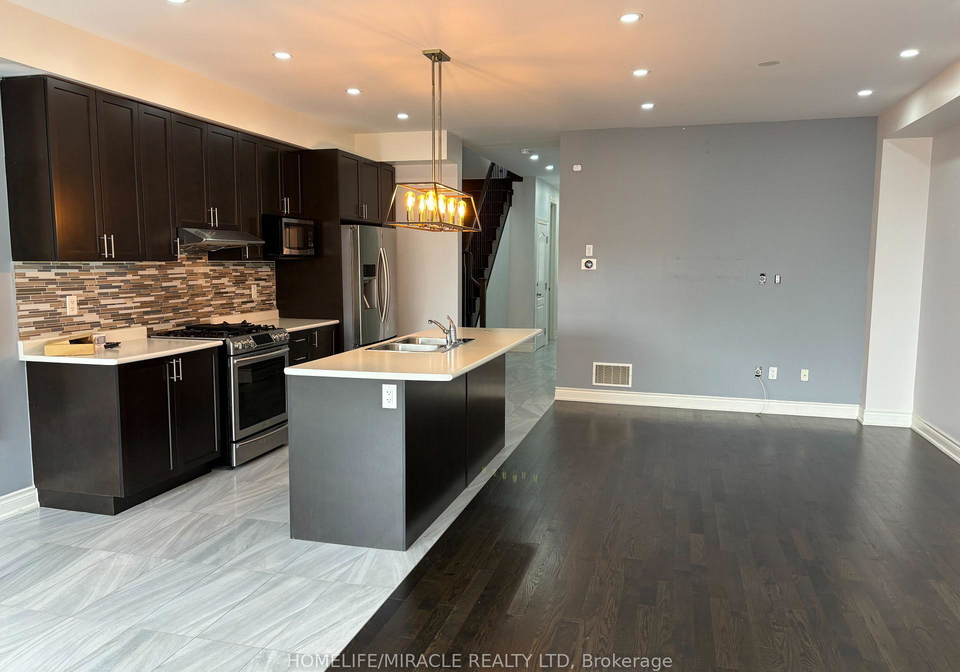 12-gruenwald-gate-brampton-ontario-w12385581