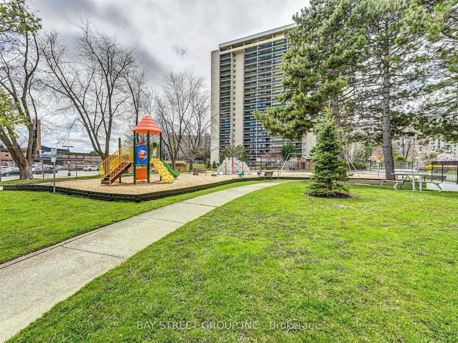 812-burnhamthorpe-road-etobicoke-ontario-w12385900
