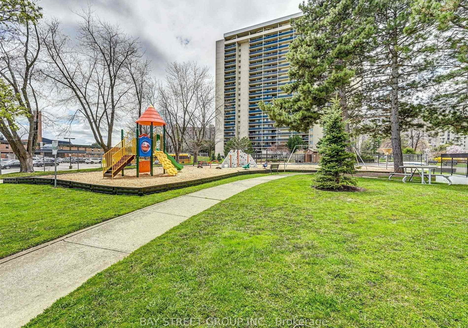 812-burnhamthorpe-road-etobicoke-ontario-w12385900