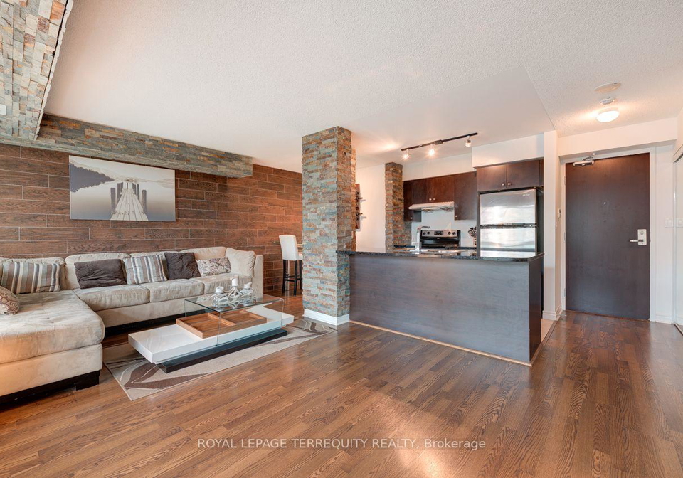 208-enfield-place-mississauga-ontario-w12386351