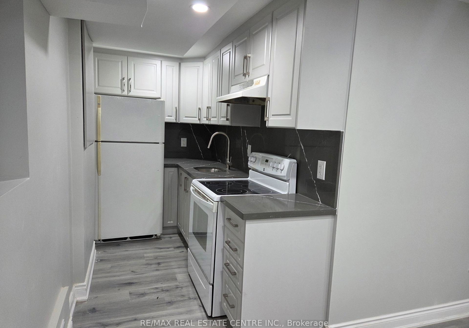 111-ashridge-court-mississauga-ontario-w12386541