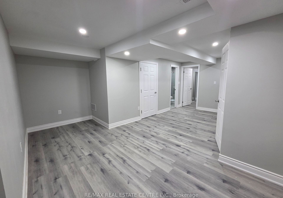111-ashridge-court-mississauga-ontario-w12386541