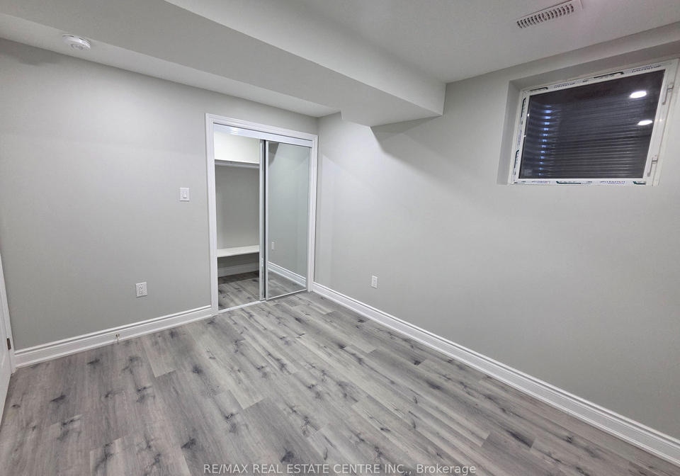 111-ashridge-court-mississauga-ontario-w12386541