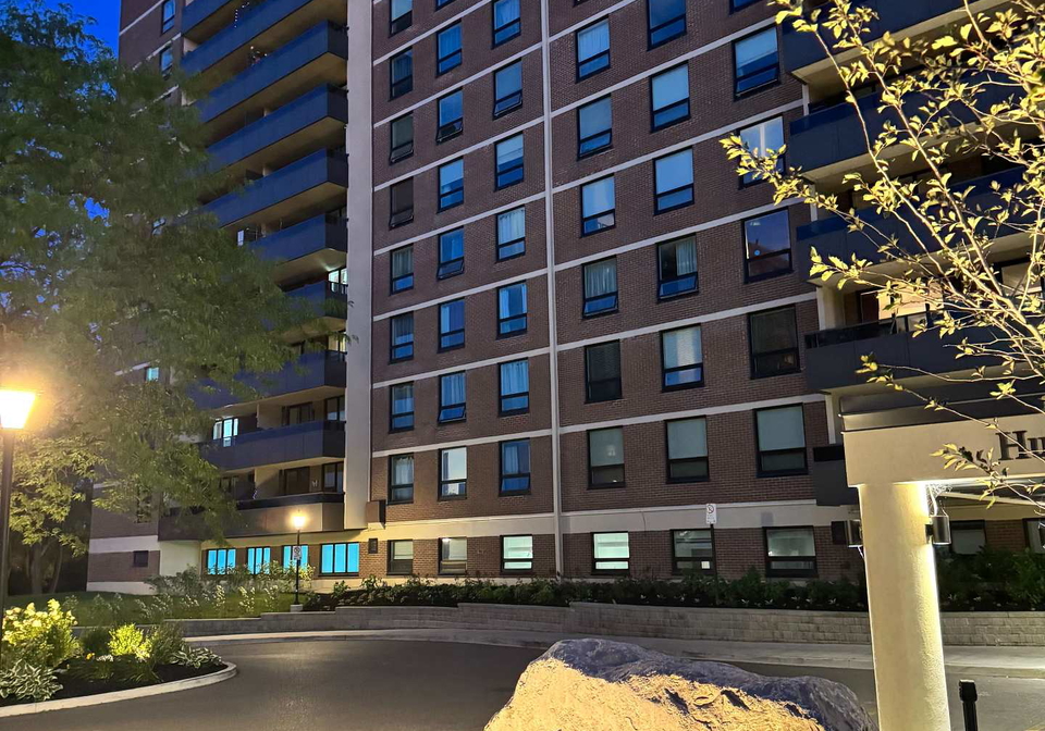 15-la-rose-avenue-etobicoke-ontario-w12386655