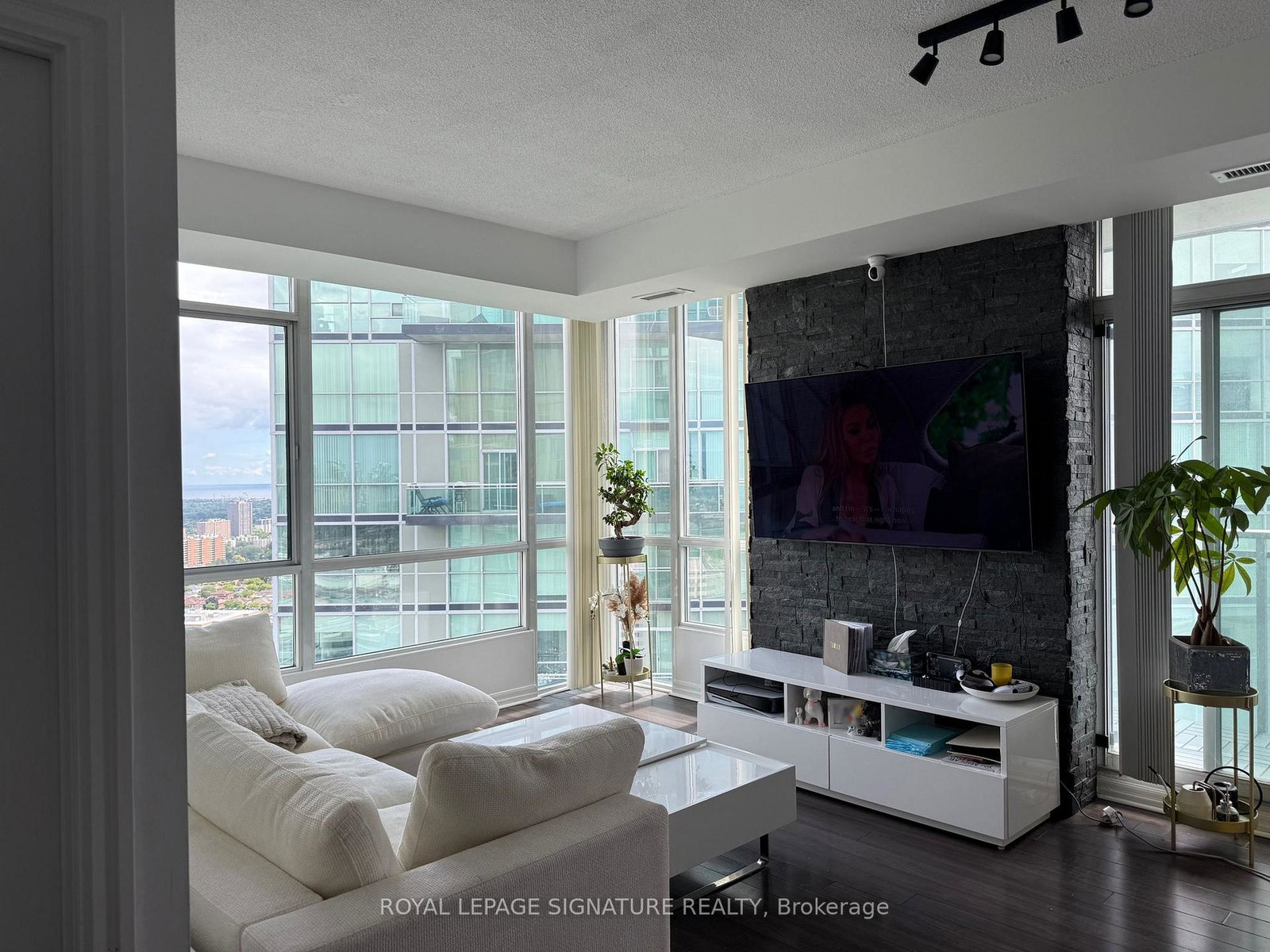220-burnhamthorpe-road-mississauga-ontario-w12387065