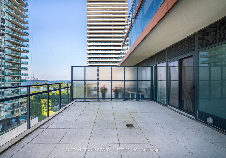 30-shore-breeze-drive-etobicoke-ontario-w12387391