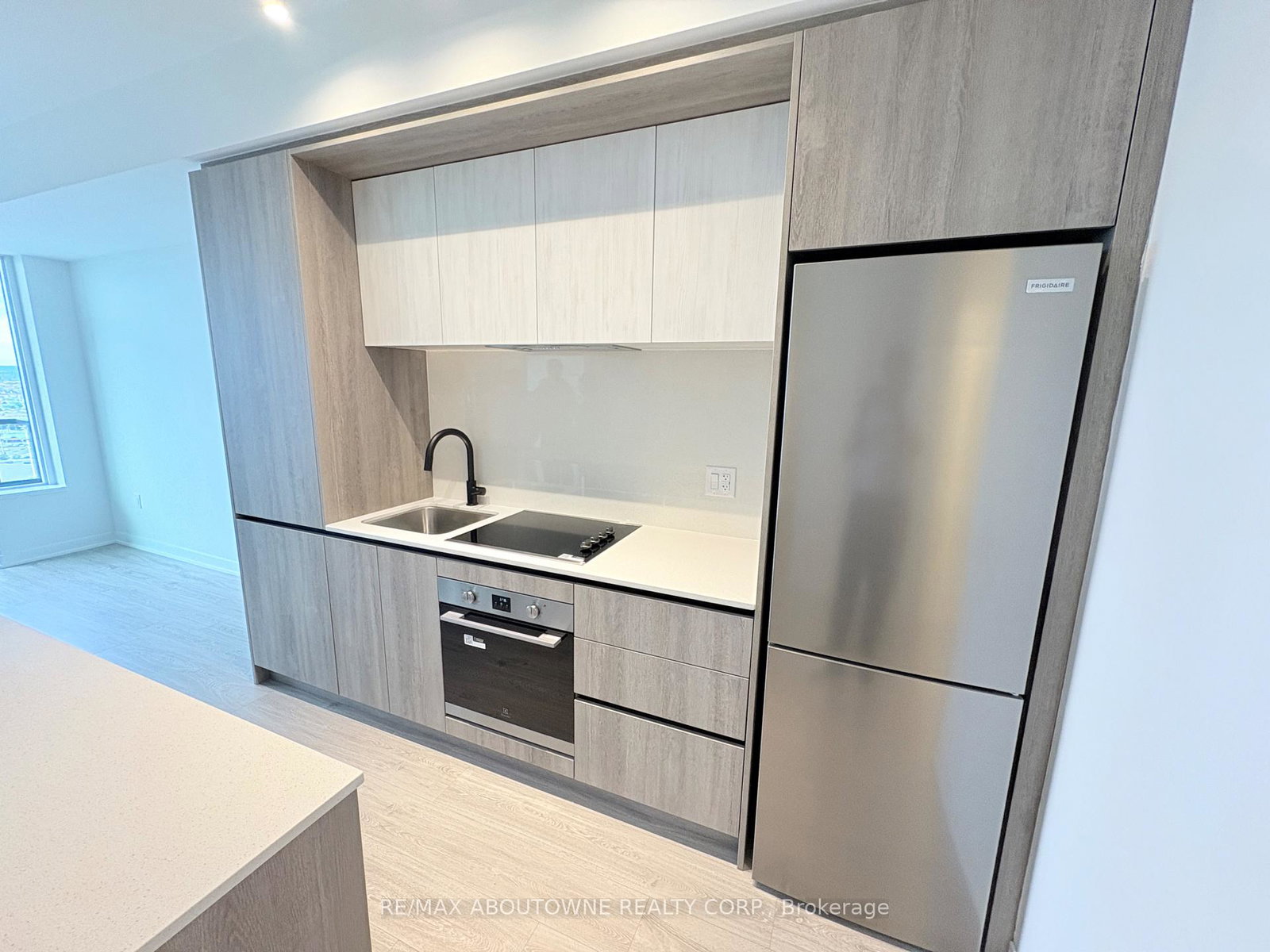 2495-eglinton-avenue-w-mississauga-ontario-w12387478