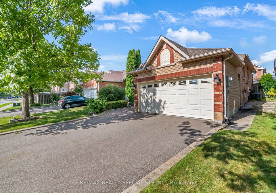 52-buffridge-trail-brampton-ontario-w12388146