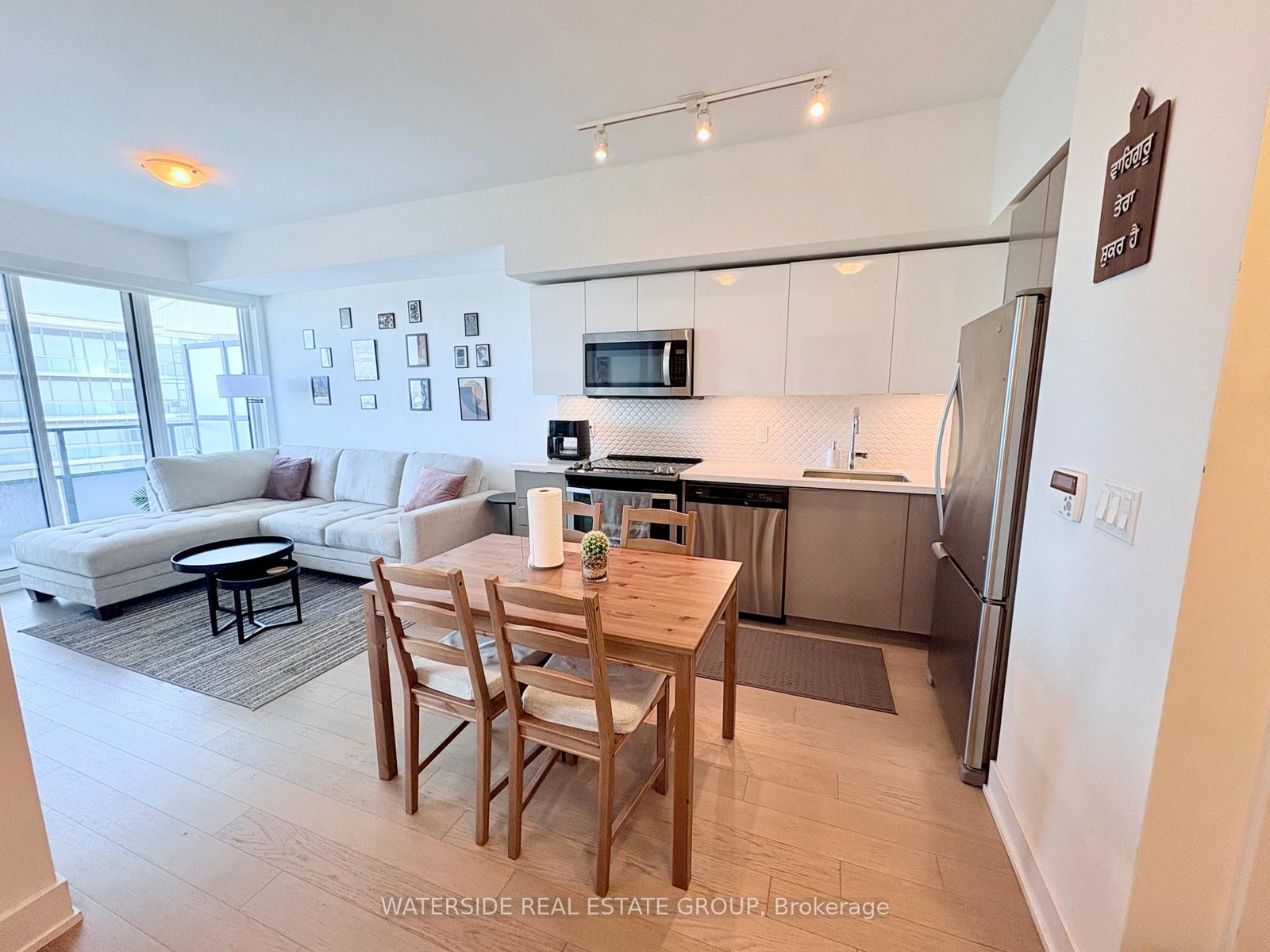 30-shore-breeze-drive-etobicoke-ontario-w12388309