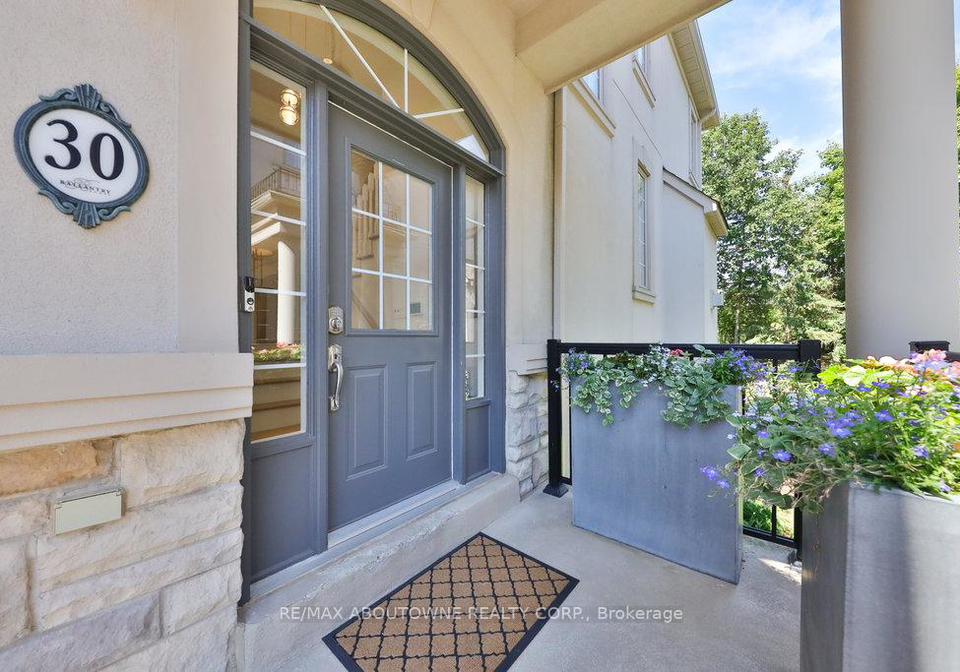 2400-neyagawa-boulevard-oakville-ontario-w12388812