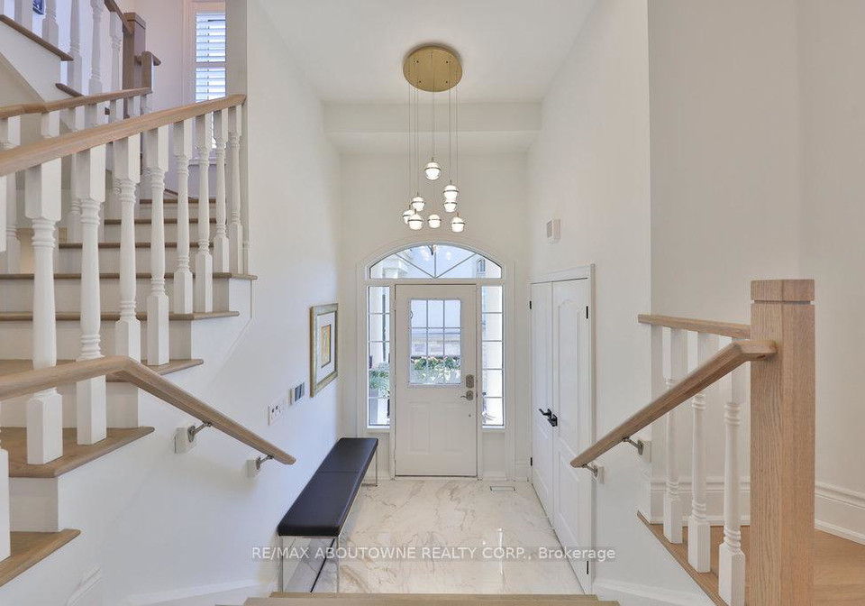 2400-neyagawa-boulevard-oakville-ontario-w12388812