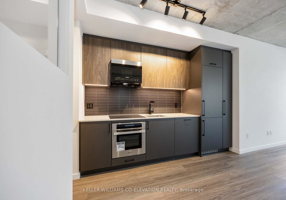 689-the-queensway-street-etobicoke-ontario-w12388951