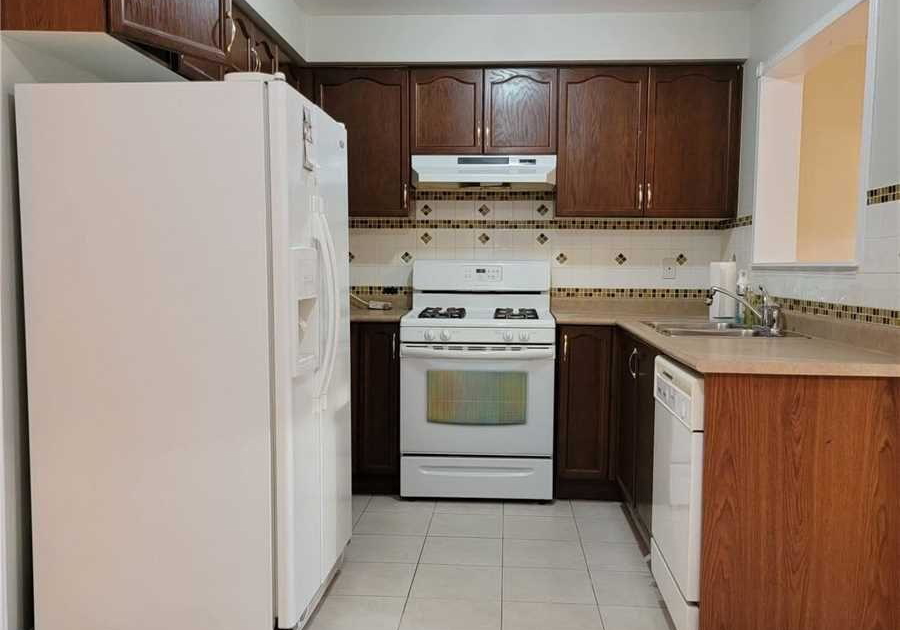 8-galtee-road-brampton-ontario-w12389650