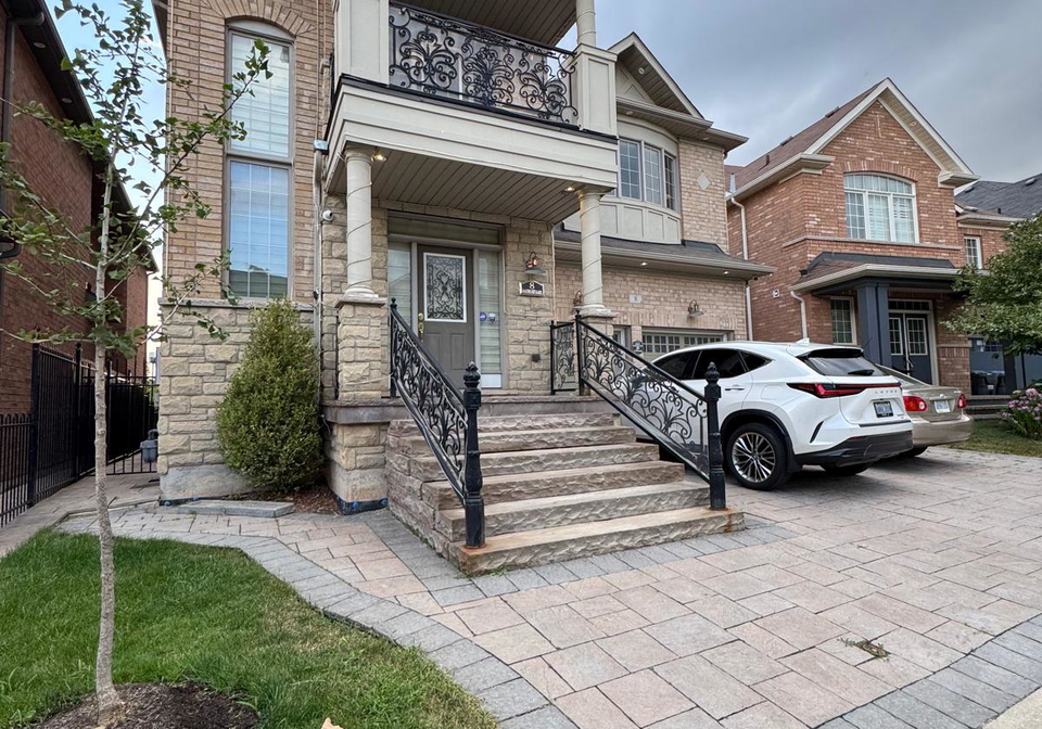 8-cranwood-circle-brampton-ontario-w12390099