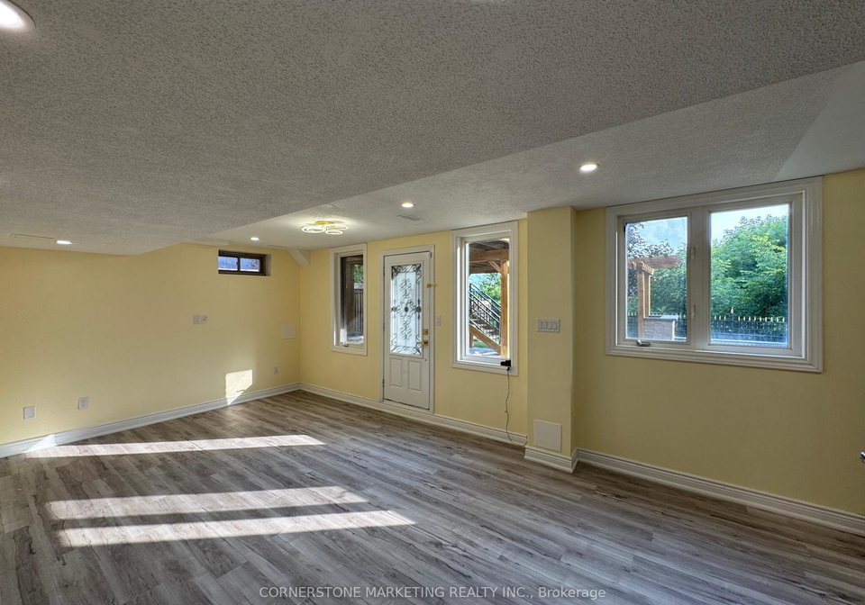 8-cranwood-circle-brampton-ontario-w12390099