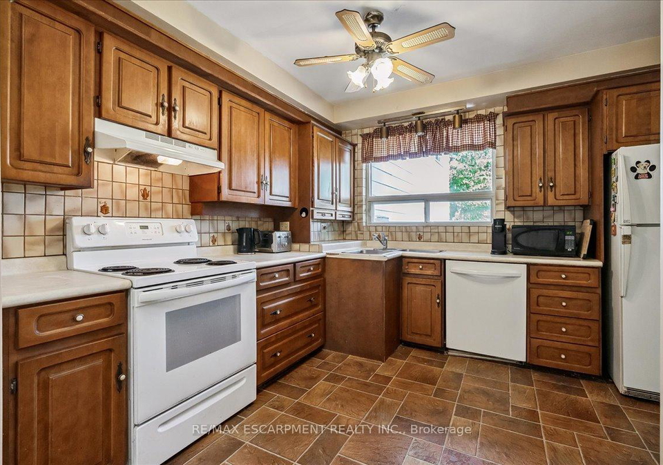 562-wellington-crescent-oakville-ontario-w12390618