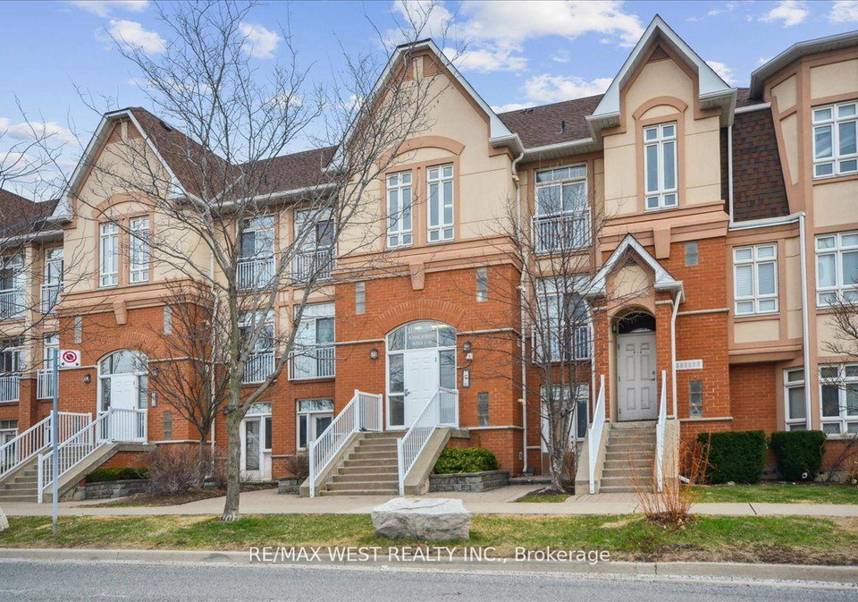 pine-street-north-york-ontario-w12390734