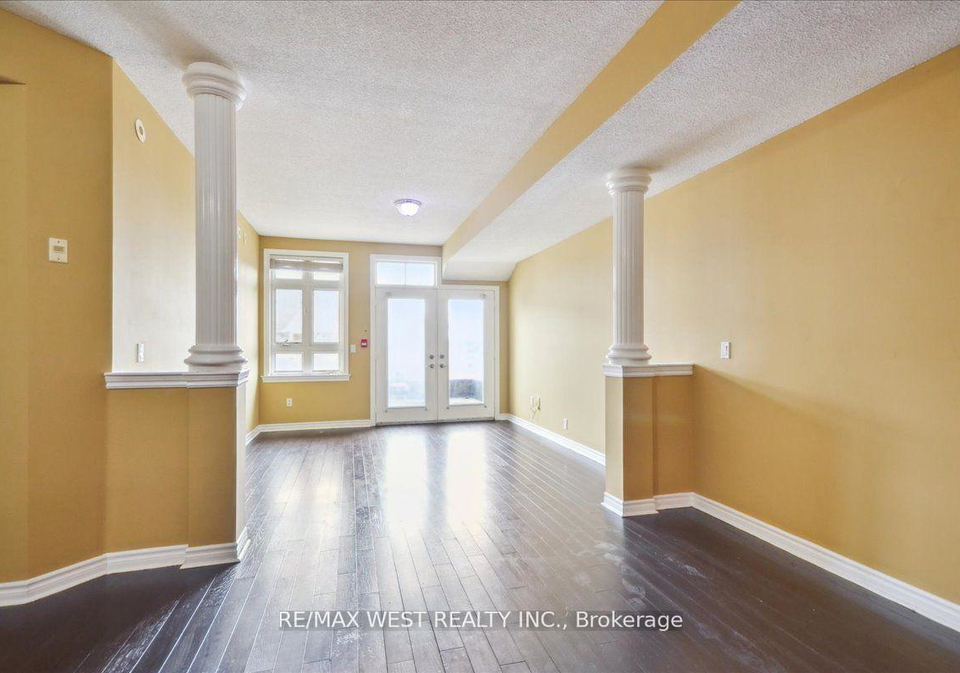 pine-street-north-york-ontario-w12390734