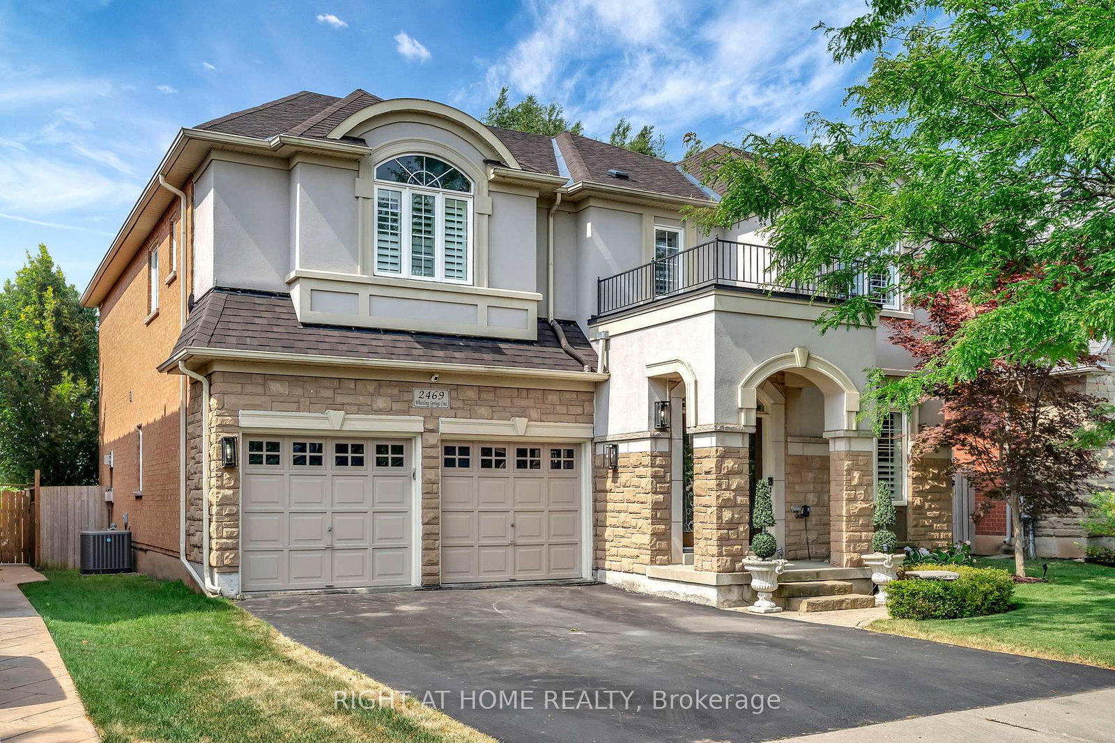 2469-whistling-springs-crescent-oakville-ontario-w12390813
