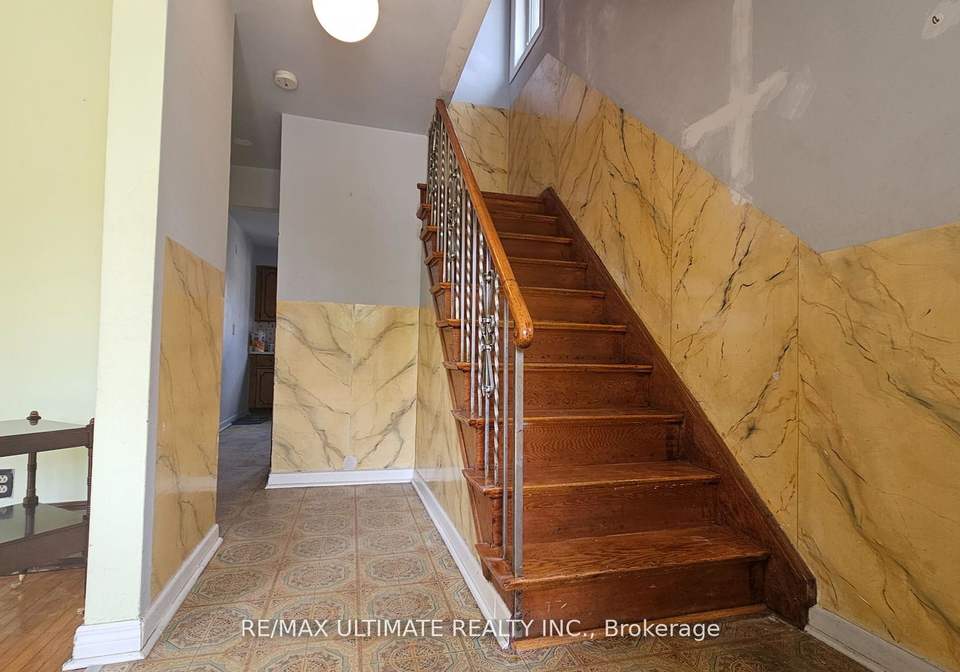 300-earlscourt-avenue-toronto-ontario-w12390886