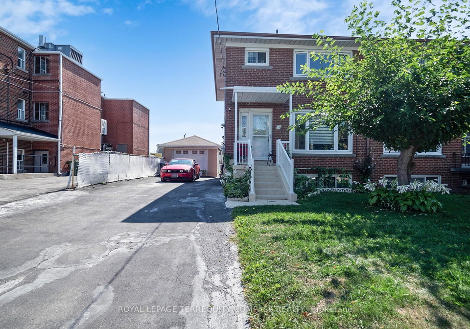 11-arrowsmith-avenue-north-york-ontario-w12390951