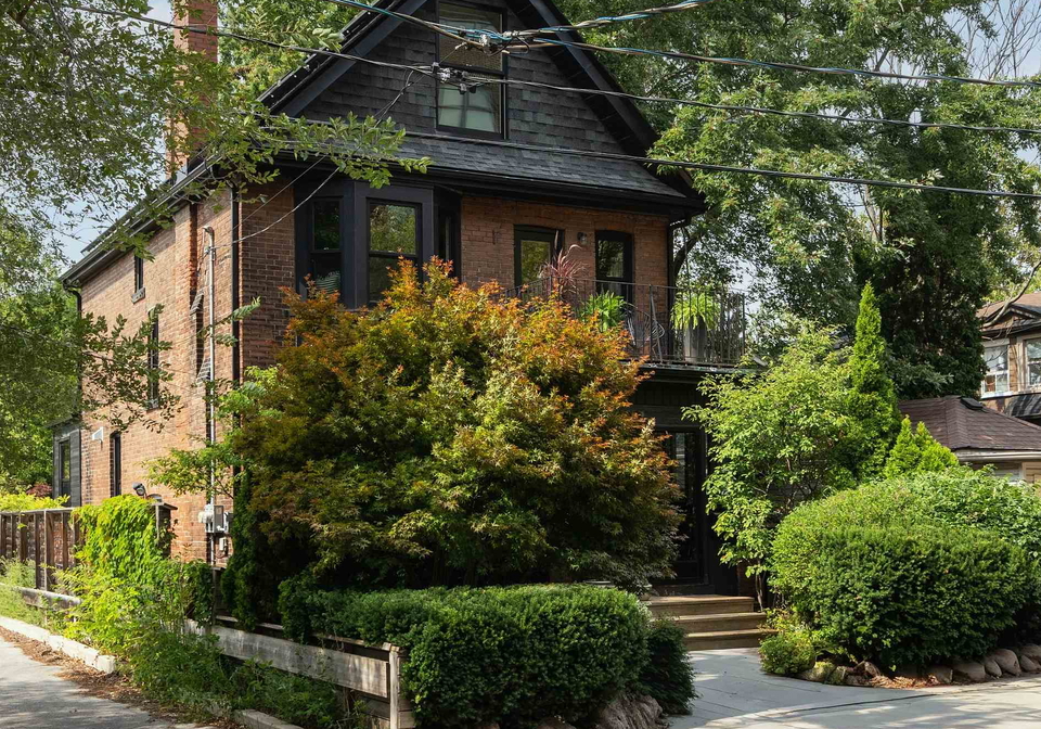 322-sorauren-avenue-toronto-ontario-w12391152